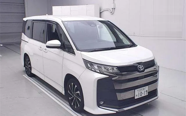 Toyota Noah, 2022, фото 1