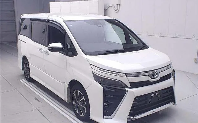 Toyota Voxy, 2021, фото 1